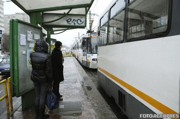 A fost scandal cu manele şi cuţite în tramvaiul 41 din Bucureşti