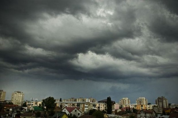 COD GALBEN de furtună şi descărcări electrice în Ilfov şi Bucureşti