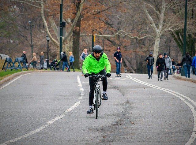 Cât de sănătos este mersul pe bicicletă în poluarea marilor orașe? Răspunsul specialiștilor te va șoca