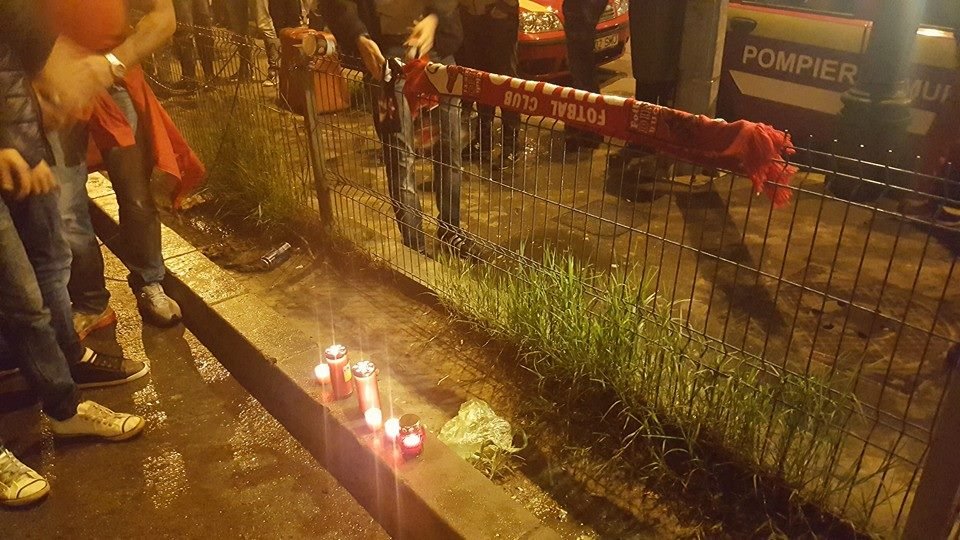 Patrick Ekeng a murit. Suporterii Dinamo au aprins candele la Spitalul de Urgență Floreasca 