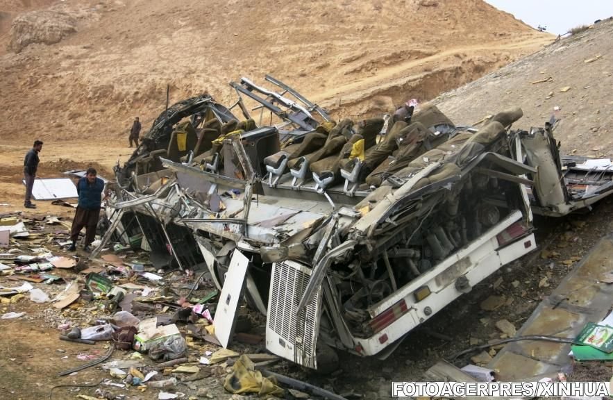 Accident deosebit de grav: 73 de morţi după coliziunea a două autobuze cu un camion-cisternă, în Afganistan 