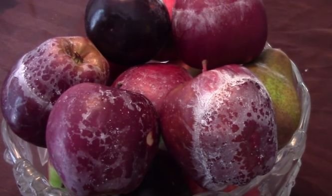 Testul simplu prin care afli dacă mănânci mere cu chimicale