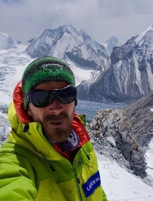 Alpinistul Adrian Vălean, momente grele în Himalaya: ''Să urci fără oxigen şi fără sprijinul şerpaşilor e foarte dificil''