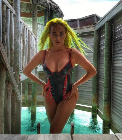 Cum arată Delia în costum de baie la început de primăvară - GALERIE FOTO  380428