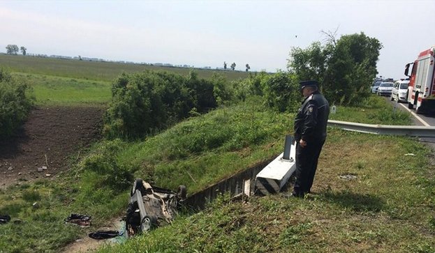 Accident groaznic în județul Arad. O femeie a stat 5 ore captivă în autoturism alături de soțul ei decedat
