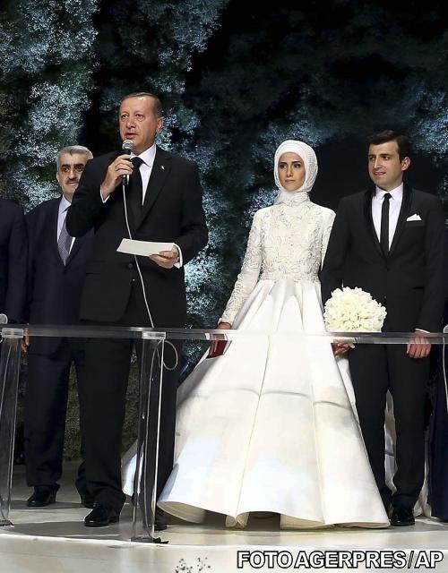 Fiica președintelui Erdogan s-a căsătorit. Cum a apărut mireasa în fața a 6.000 de invitați -VIDEO 381132