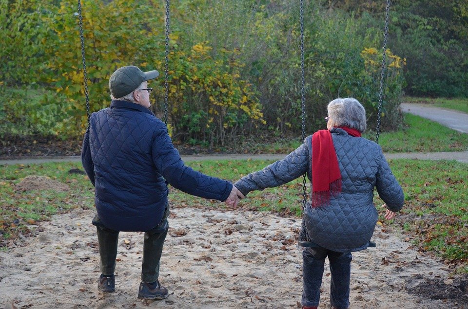 S-au căsătorit după 44 de ani de relaţie. Doi octogenari trăiesc cea mai frumoasă poveste de dragoste