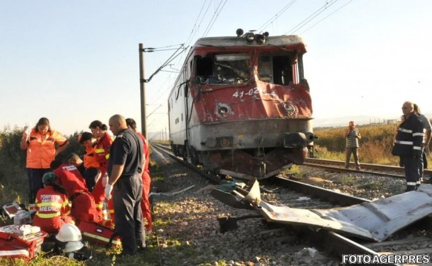 Tragedie pe calea ferată. Mașină lovită de tren. Un om a murit