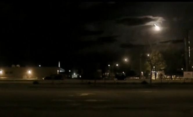 O minge de foc a traversat cerul şi a îngrozit populaţia - VIDEO