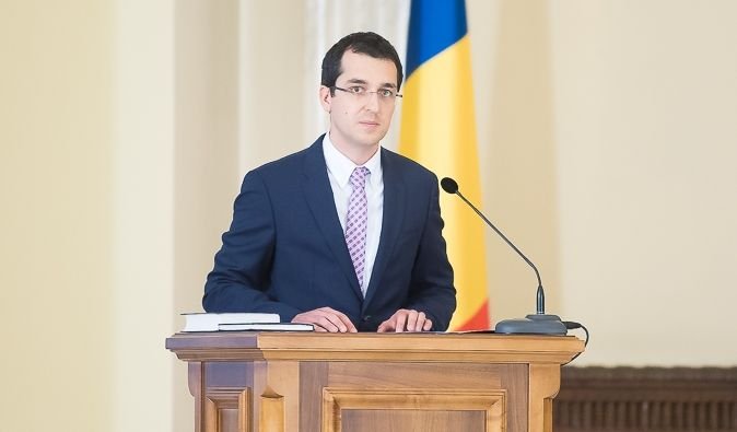 Vlad Voiculescu, noul ministru al Sănătăţii, a depus jurământul la Palatul Cotroceni
