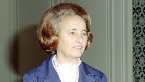 Secretele familiei Ceauşescu. Elena Ceaușescu era atât de zgârcită, încât îşi trimitea pantofii la cizmar să le pună pingele