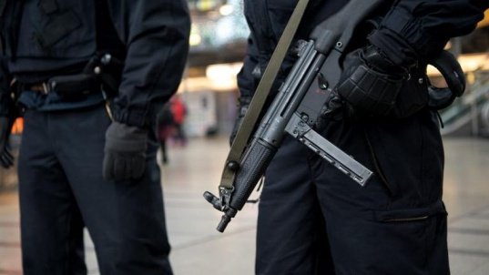 Risc de atentate în Franța. Zeci de mii de polițiști și jandarmi vor ieși pe străzi