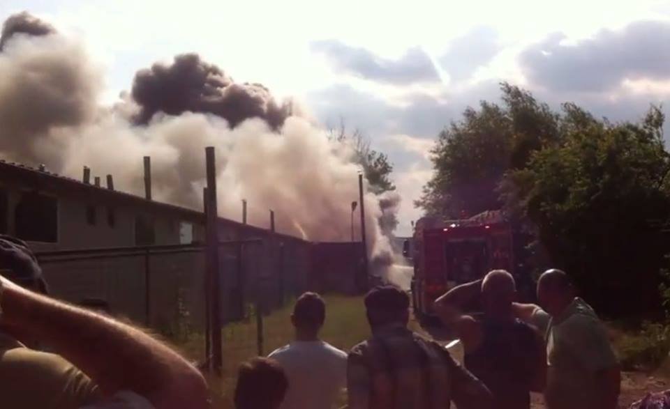 Panică într-un cartier din Brăila. Un incendiu violent a izbucnit la un abator