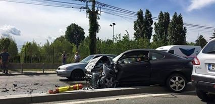Accident grav pe DN1, la intrarea în București. Cinci mașini au fost implicate în accident. Șase răniți