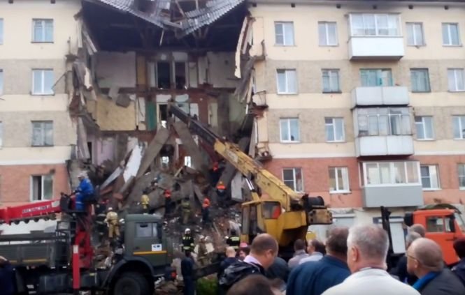 Un bloc s-a prăbușit în centrul unei localități din Rusia. Orașul este considerat blestemat și oamenii sunt disperați