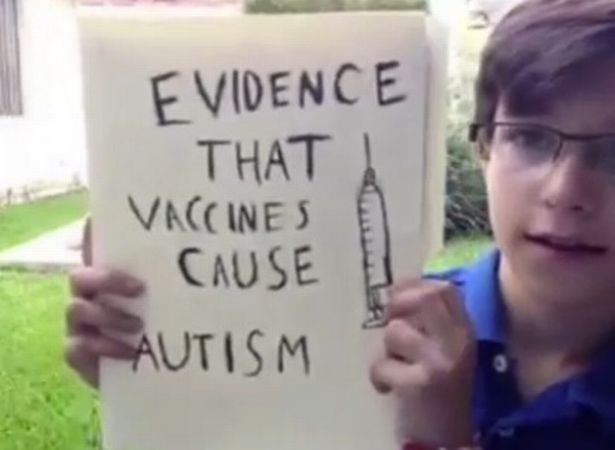 Cum demonstrează un copil legătura între vaccinuri și autism. Imaginile au ajuns virale pe Internet