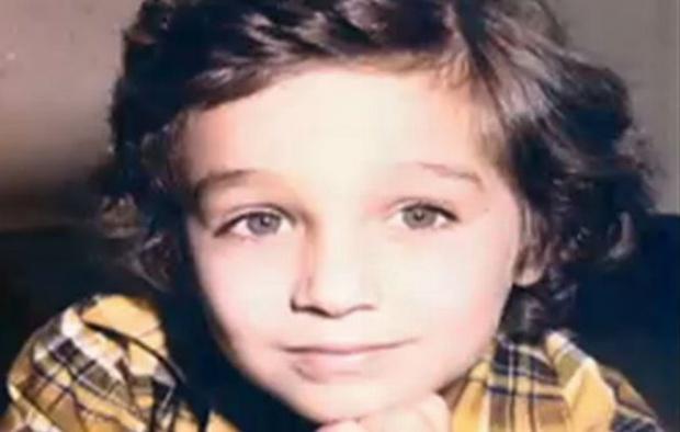 Îl recunoști? Mircea Badea, așa cum nu l-ați văzut niciodată. Cum arăta realizatorul TV în copilărie. GALERIE FOTO 384263