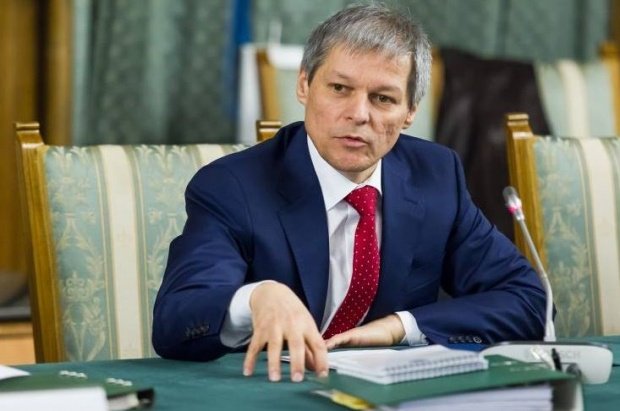 Șeful Corpului de Control al premierului Cioloș renunță la mașina de serviciu. Cum explică decizia