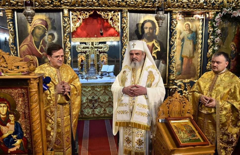 Patriarhul Daniel a donat 5.000 lei pentru achiziţionarea &quot;Cuminţeniei Pământului&quot; 