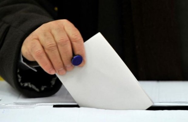 MITĂ ELECTORALĂ în Dâmbovița. PNL a depus la Biroul Electoral Judeţean zeci de plângeri