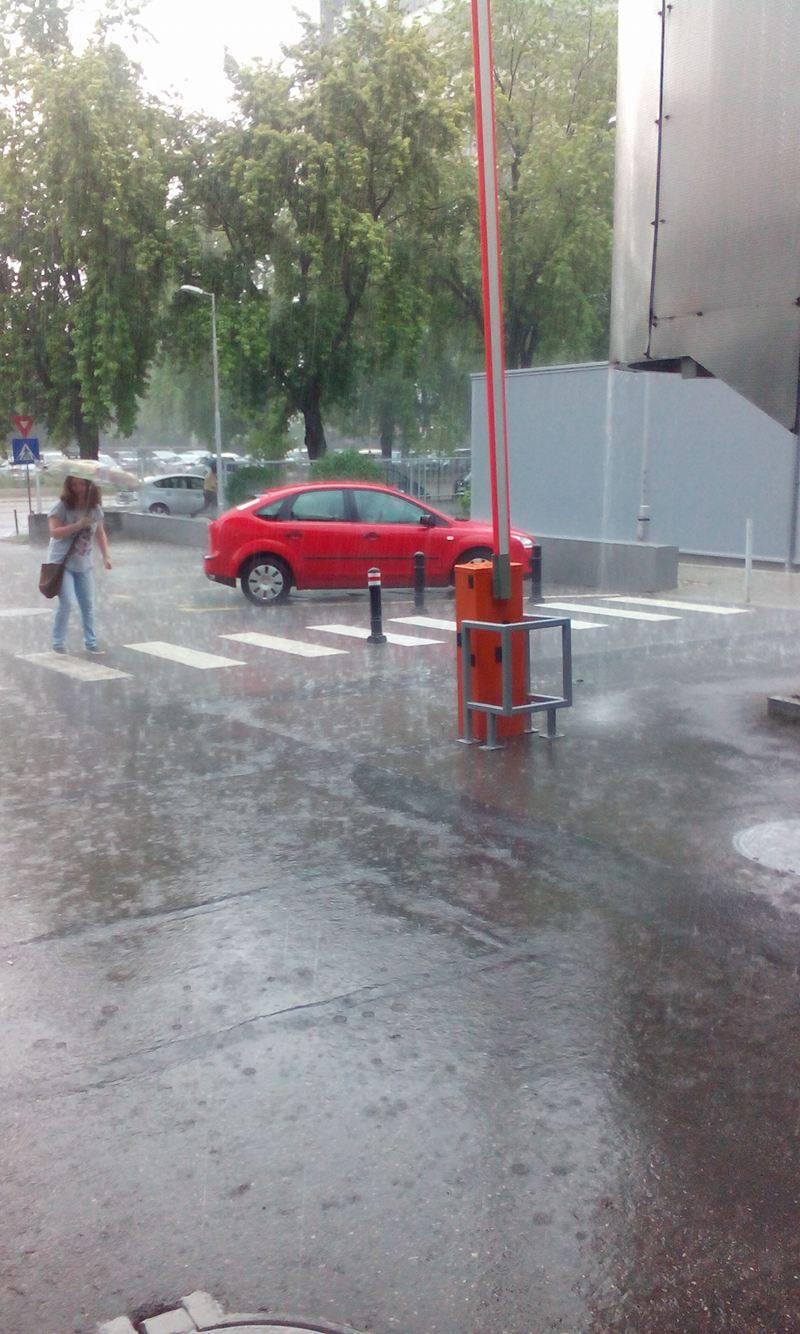 Potop în București. Scene incredibile pe stradă 386077