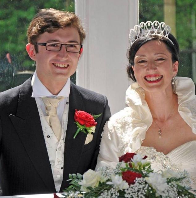  Si-a facut un nou iubit dupa divort! Cand a pus poza asta pe Facebook toti au fost ingroziti! "Semana cu baiatul tau!"  385887