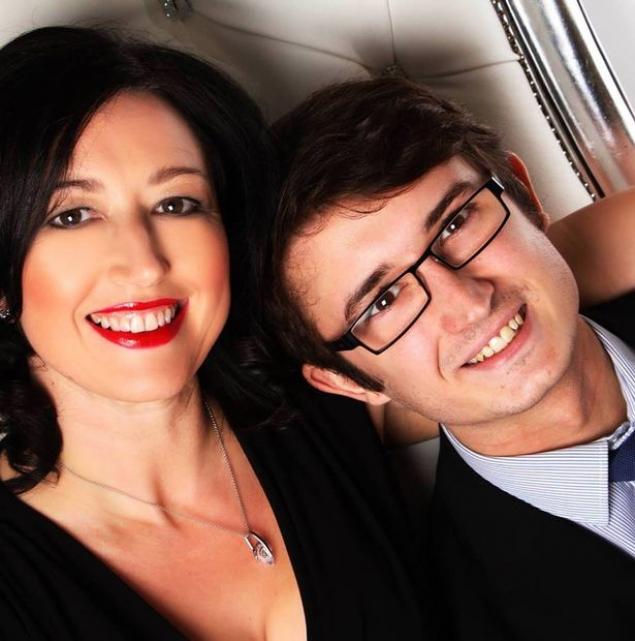  Si-a facut un nou iubit dupa divort! Cand a pus poza asta pe Facebook toti au fost ingroziti! "Semana cu baiatul tau!"  385888