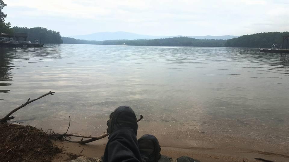 Făcea yoga în grădină. A simțit că ceva o linge pe gât și s-a întors brusc. Când a văzut ce era în spatele ei, a încremenit - FOTO INCREDIBILE 386370