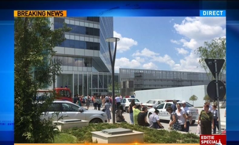 Alertă cu bombă într-o clădire de birouri din Nordul Capitalei, lângă un mall. Sute de oameni au fost evacuați de urgență