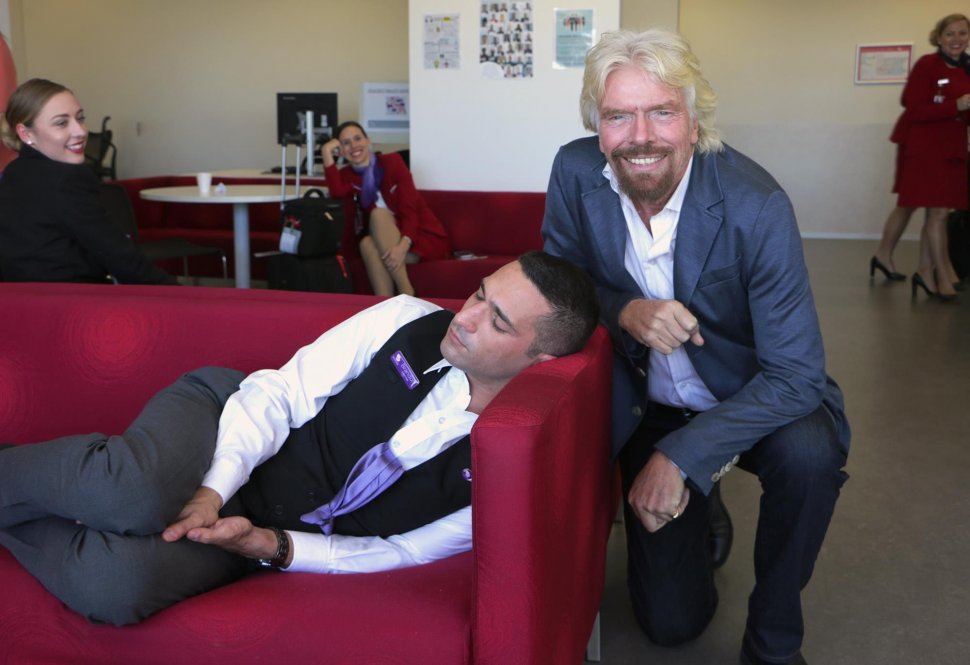 Reacția genială a miliardarului Richard Branson, după ce și-a surprins unul dintre angajați dormind la serviciu