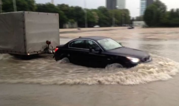 Inundații în București și județele limitrofe. Autostrada Soarelui, blocată zeci de minute