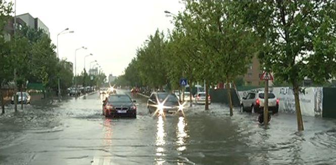 COD PORTOCALIU şi GALBEN de furtuni şi inundaţii. Care sunt judeţele afectate 387463