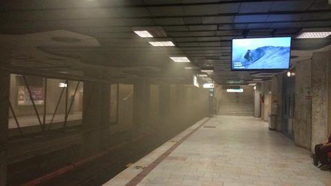 Incendiul a fost lichidat la metrou! Circulaţia a fost reluată parţial pe o singură linie. Imagini exclusive din momentul evacuării călătorilor 387720
