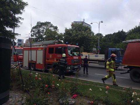 Incendiul a fost lichidat la metrou! Circulaţia a fost reluată parţial pe o singură linie. Imagini exclusive din momentul evacuării călătorilor 387726