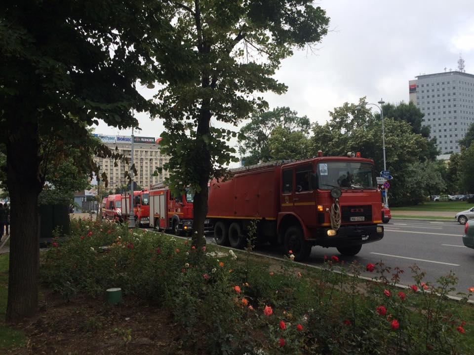 Incendiul a fost lichidat la metrou! Circulaţia a fost reluată parţial pe o singură linie. Imagini exclusive din momentul evacuării călătorilor 387727