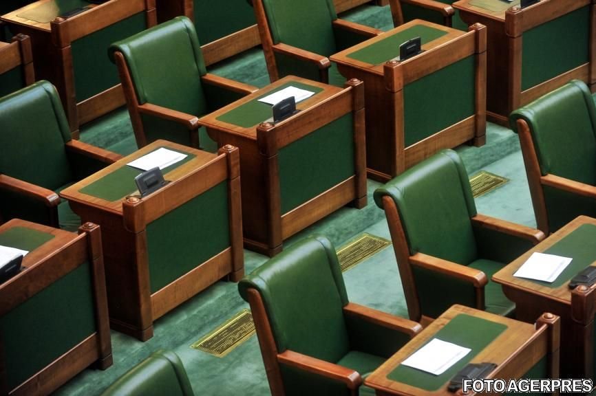 Senatorii chiulesc în masă, după doar o zi de la întoarcerea din vacanţa electorală