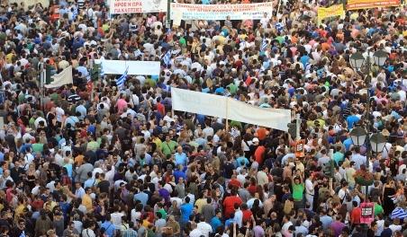 Proteste de amploare. Peste 7.000 de oameni au ieșit în stradă și au cerut demisia premierului grec