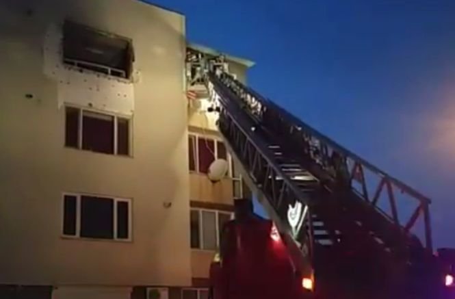 Explozie într-un apartament din Constanța. Un bărbat este în comă profundă, cu arsuri pe tot corpul - VIDEO