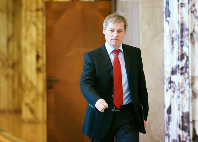 Cioloș, după ședința cu miniștrii: Am cerut pentru săptămâna viitoare ,&quot;ţintit şi rapid&quot;, un pachet de măsuri pentru cei afectați de inundații