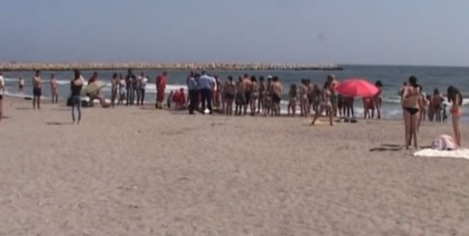 Tragedie pe plajă. Martorii au fugit imediat şi au anunţat salvamarii - VIDEO