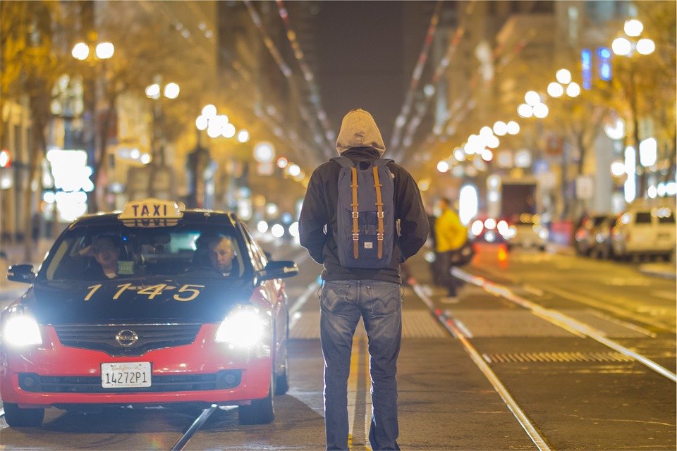  Taxi furat din centrul Bucureștiului