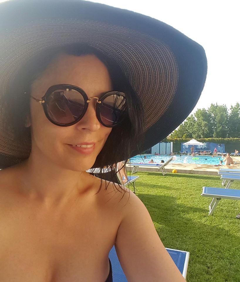  A apărut sâmbătă la o piscină din București. Oamenilor nu le-a venit să creadă că e chiar ea... 389831