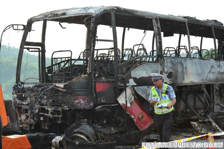 Tragedie în China. 30 de oameni au murit după ce autobuzul cu care călătoreau a luat foc