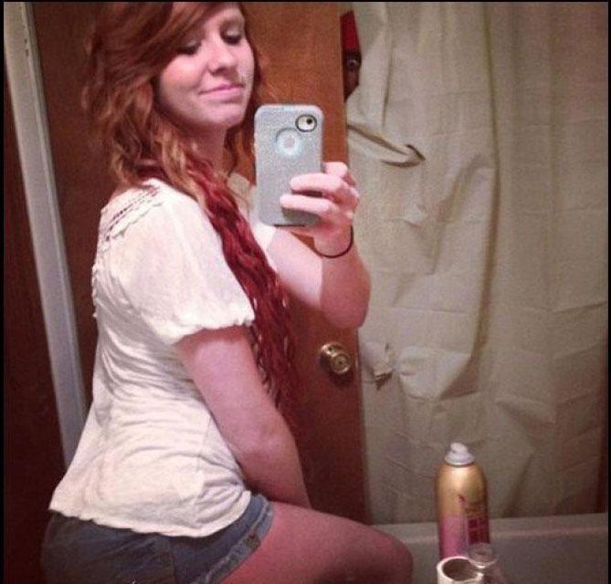 A venit acasa si-a sarutat sotul dupa care a mers la baie! A facut un selfie si cand a vazut detaliul din poza a divortat instant 390241