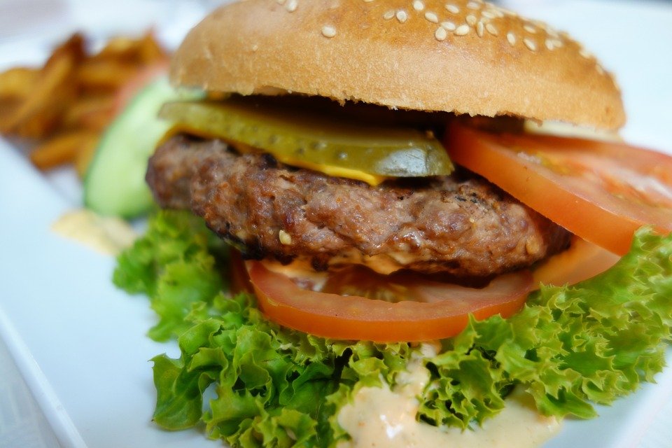 Restaurantul care oferă burgeri gratis, pe viaţă. Cum funcționează oferta