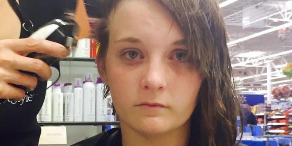 Un coleg a făcut o glumă proastă și i-a turnat super glue în par. Ce a pățit fata la cap și cum arată acum 390751