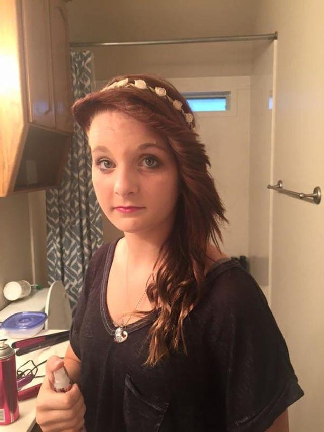 Un coleg a făcut o glumă proastă și i-a turnat super glue în par. Ce a pățit fata la cap și cum arată acum 390752