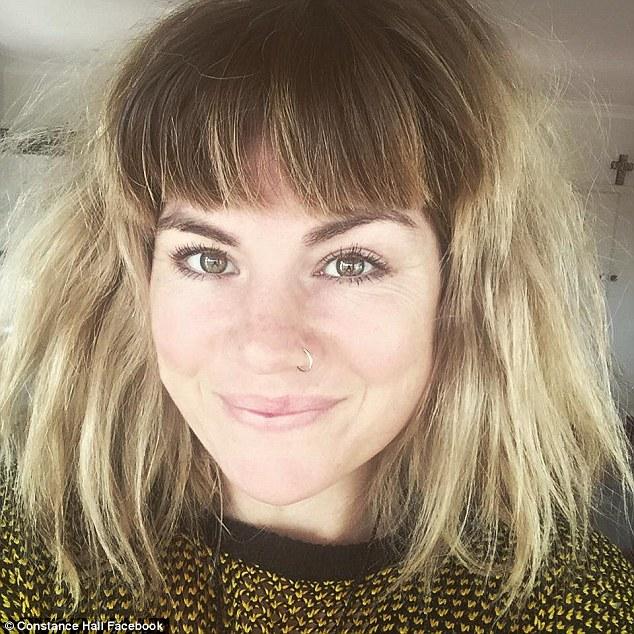 A mers la o nunta imbracata asa si toata lumea a criticat-o! Cum s-a prezentat o domnisoara de a uimit pe toata lumea 391230