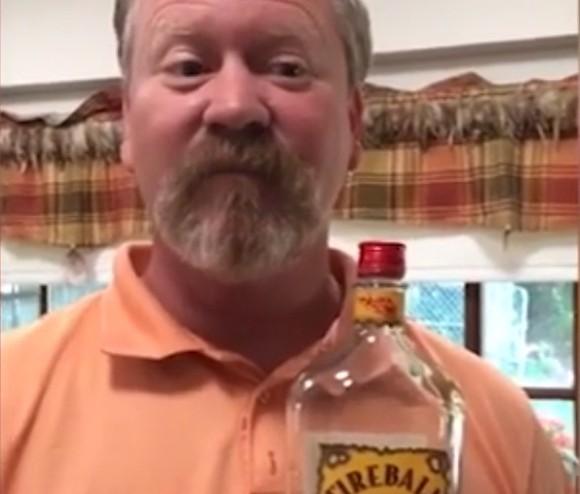 Un tata a gasit ceva compromitator in dulapul fiicei lui. Ce mesaj i-a scris 391364