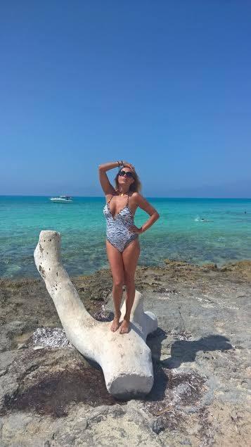 Dana Săvuică, hot la 46 de ani în costum de baie (Foto) 391799